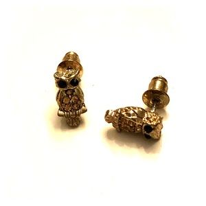 Gold owl studs black eyes